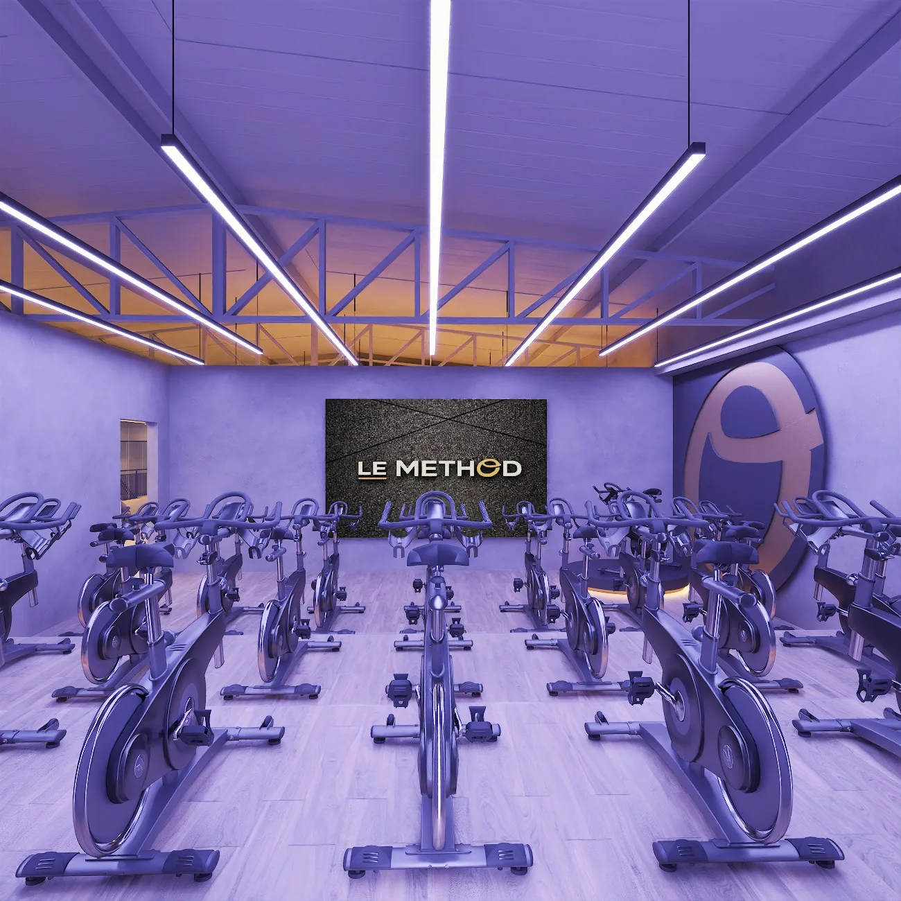 Sala de spinning com bikes e iluminação cênica